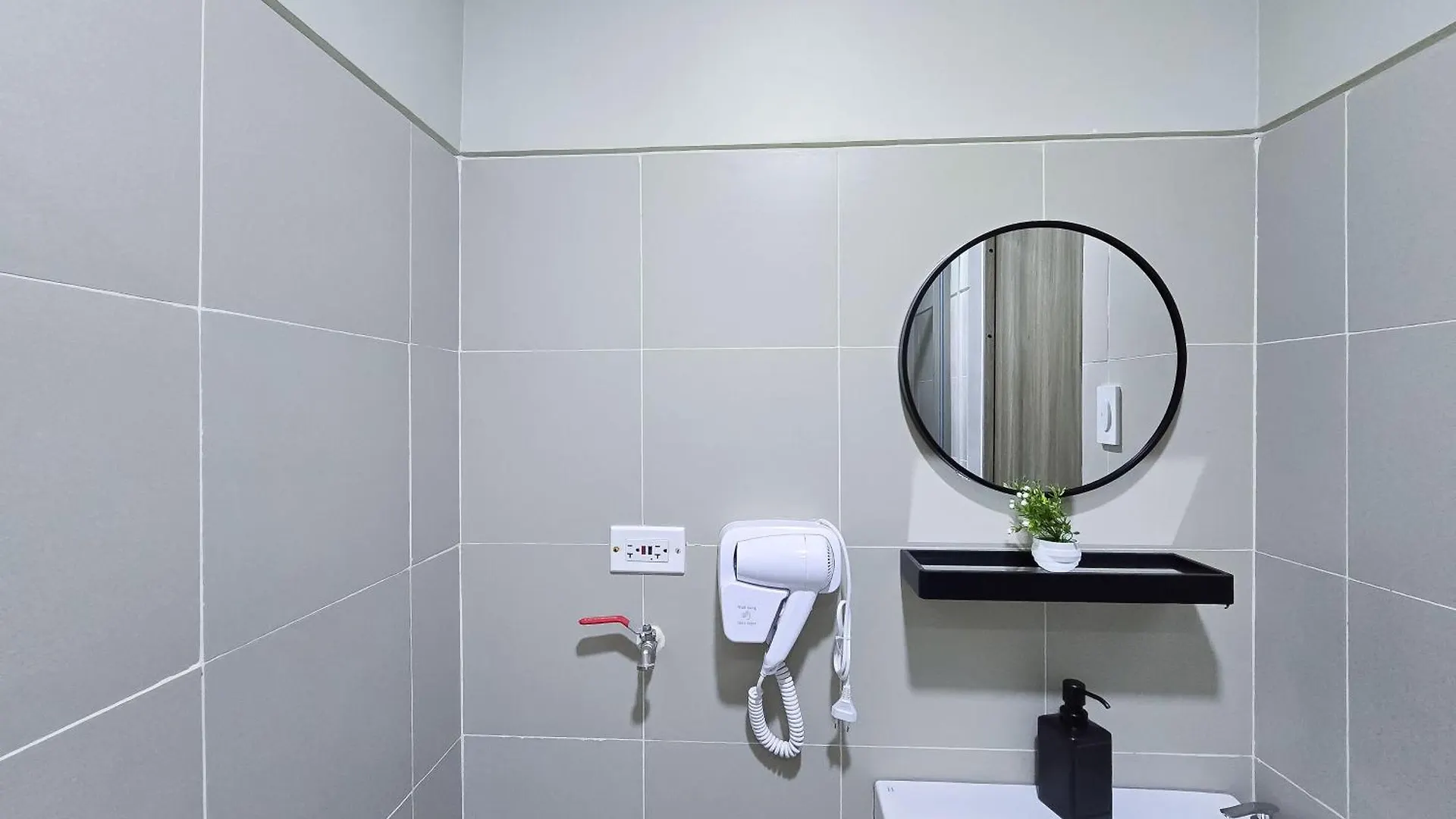 Apartment 1Br Unit Condotel W Balcony Fame Residences #Fm10 Manila